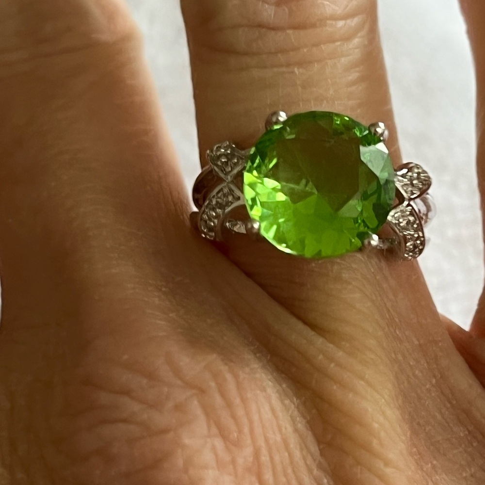 Elegant Green Gemstone Silver Ring